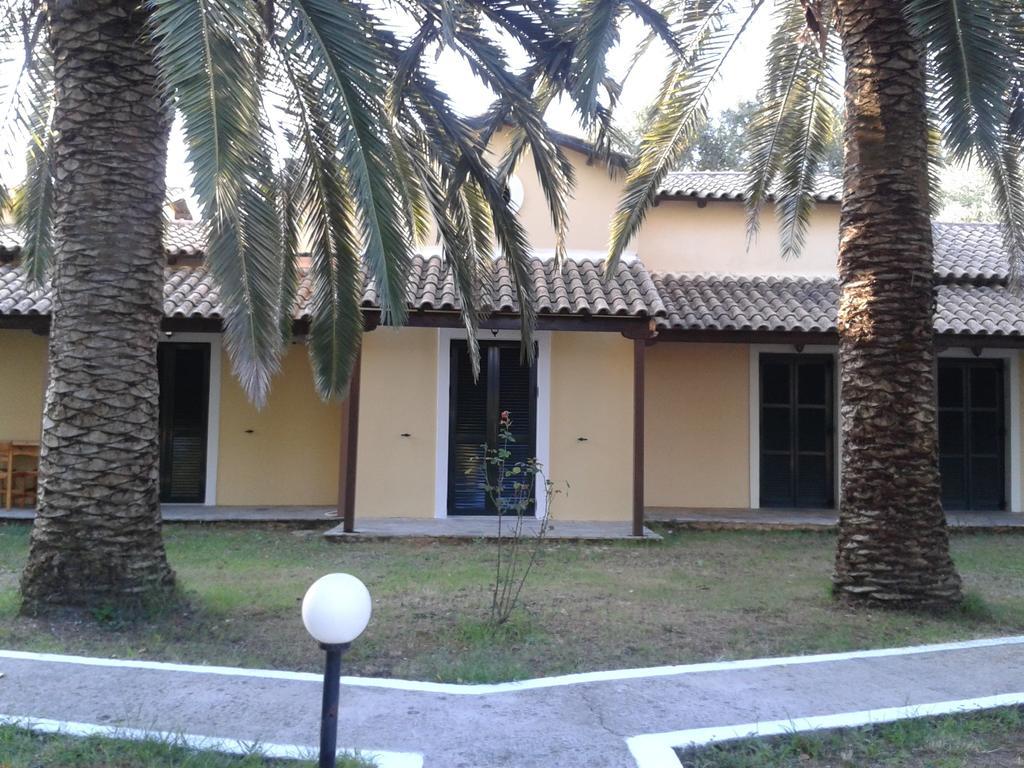 Villa Rododafni 로다 외부 사진